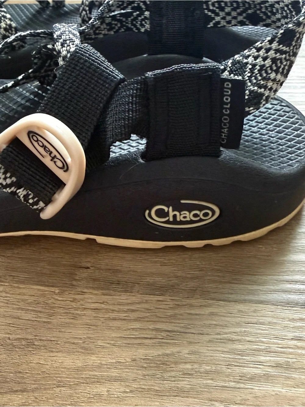 Chaco Women's 6 Black White Patterned Strappy Sandals Hiking Travel Gorpcore